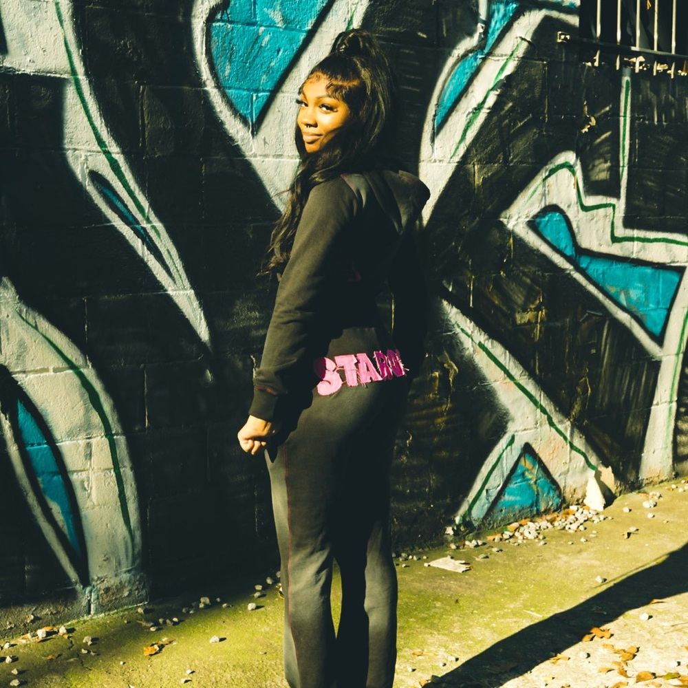 Meet your Posher, Naomi